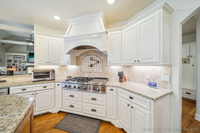 6922 Hackberry Rdg, House other with 5 bedrooms, 5 bathrooms and null parking in Owasso OK | Image 32