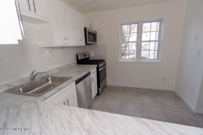 J63 - 60 County Rd, Condo with 2 bedrooms, 3 bathrooms and null parking in Cliffwood NJ | Image 4
