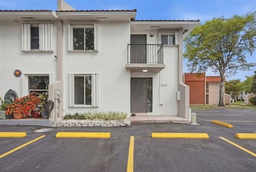 3940-3940 Nw 76th Ter, Hollywood, FL, 33024-8400 | Card Image