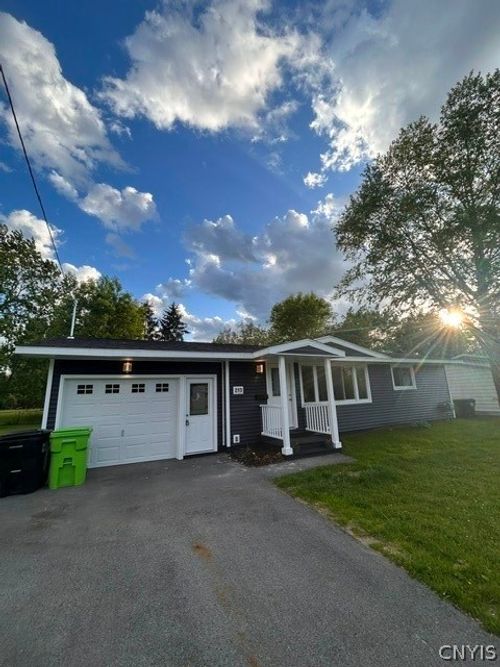 213 Sunflower Dr, Liverpool, NY, 13088-5646 | Card Image
