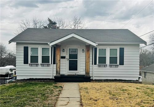 1209 S 30th St, Saint Joseph, MO, 64507-1723 | Card Image