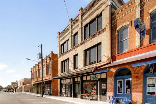 107 N Main St, Lockhart, TX, 78644-2128 | Card Image