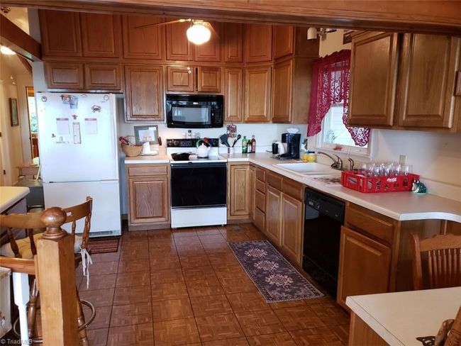 1695 Elk Spur Rd, House other with 3 bedrooms, 2 bathrooms and null parking in Fancy Gap VA | Image 11