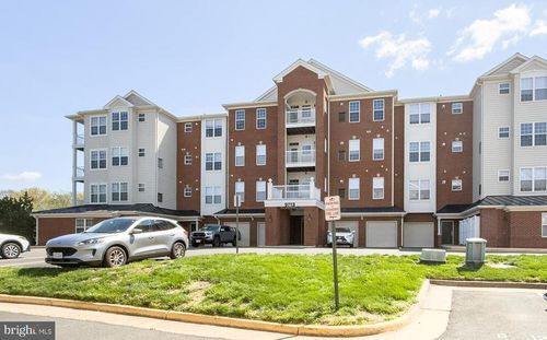 unit-104-9713 Handerson Pl, MANASSAS PARK, VA, 20111-7031 | Card Image