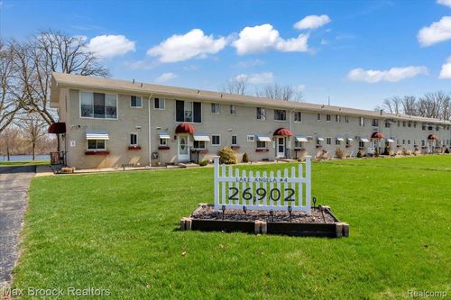 15-26902 Sandy Hill Ct, New Hudson, MI, 48165-9603 | Card Image