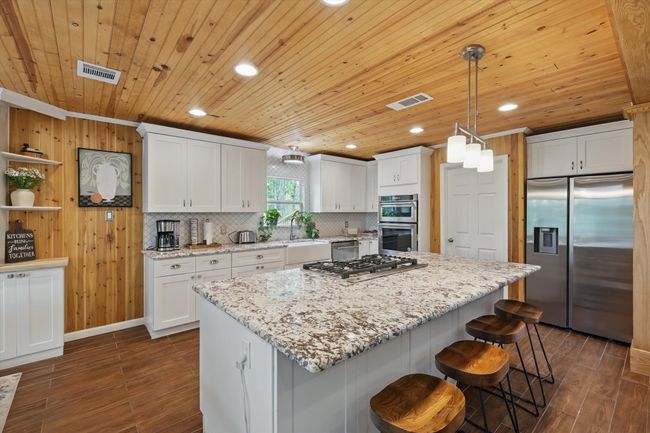 1520 Oakhurst Scenic Dr, House other with 5 bedrooms, 4 bathrooms and null parking in Fort Worth TX | Image 9