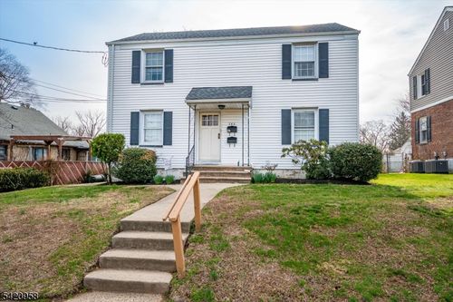 346 N 6th Ave, Manville, NJ, 08835-1212 | Card Image