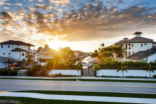 10002 Vanderbilt Dr, Naples, FL, 34108-2102 | Card Image