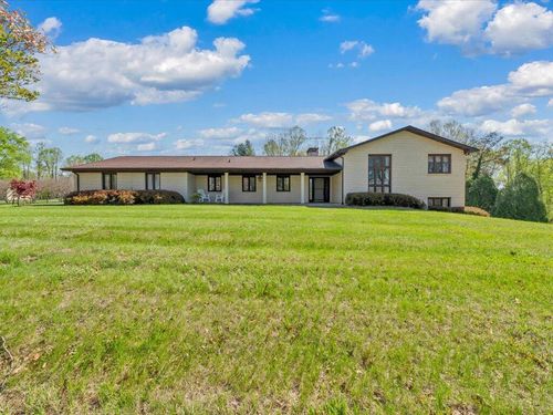 32 Dori Dr, Bassett, VA, 24055-5841 | Card Image