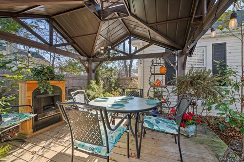 136 Beach Rd, Wading River, NY, 11792-1304 | Card Image