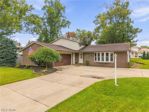 14351 Indian Creek Dr, Middleburg Heights, OH, 44130-6861 | Card Image