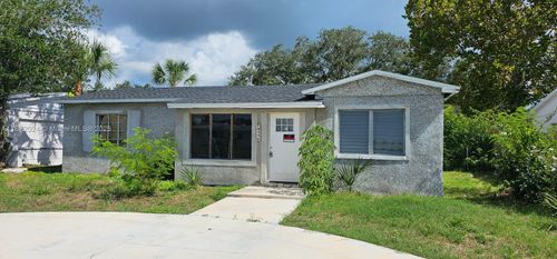 811 40th Ave Ne, ST PETERSBURG, FL, 33703-5926 | Card Image