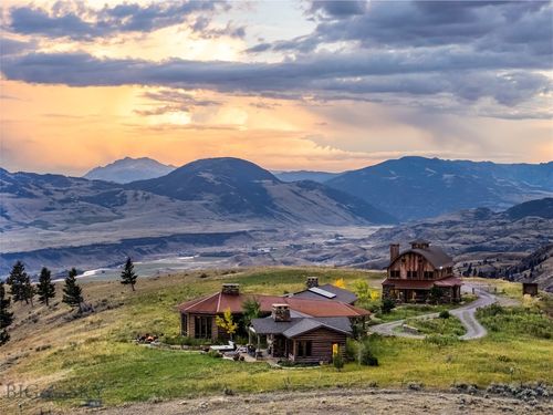 190 Sagitarius Skwy, Emigrant, MT, 59027-6048 | Card Image