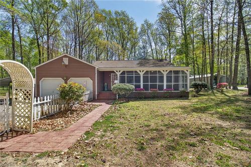 207 Oakwood Ln, Smithfield, VA, 23430-2940 | Card Image