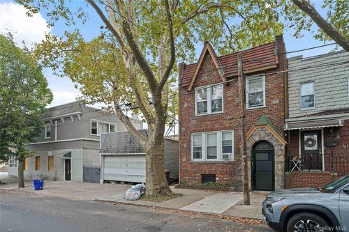 72 73rd St, Glendale, NY, 11385 | Card Image