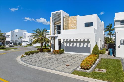 10359 Nw 67th Ter, Doral, FL, 33178-4614 | Card Image