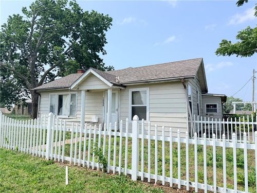 16620 Evans Rd, Basehor, KS, 66007-7187 | Card Image