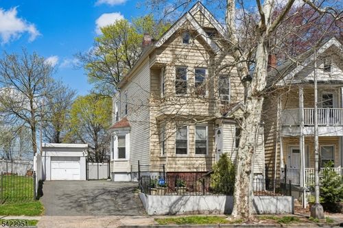 70 9th Ave, East Orange, NJ, 07018-4136 | Card Image