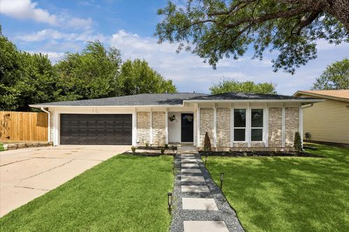 5203 Gladstone Dr, Austin, TX, 78723-5417 | Card Image