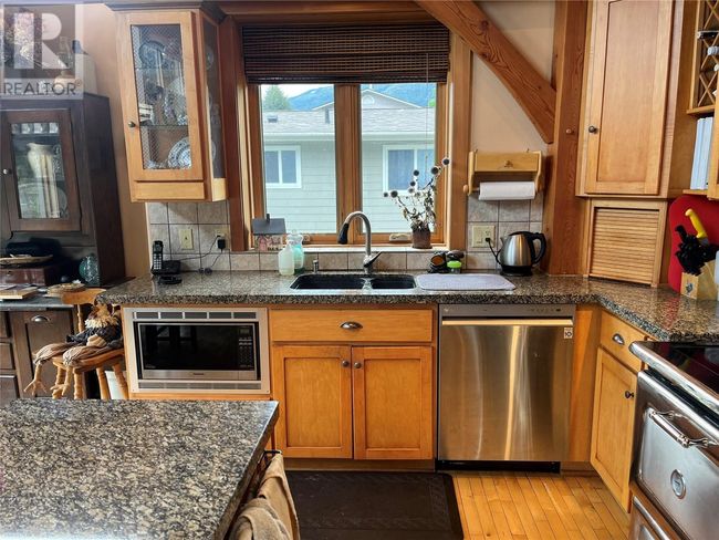 130 8 Th St, House other with 2 bedrooms, 3 bathrooms and null parking in Kaslo BC | Image 35