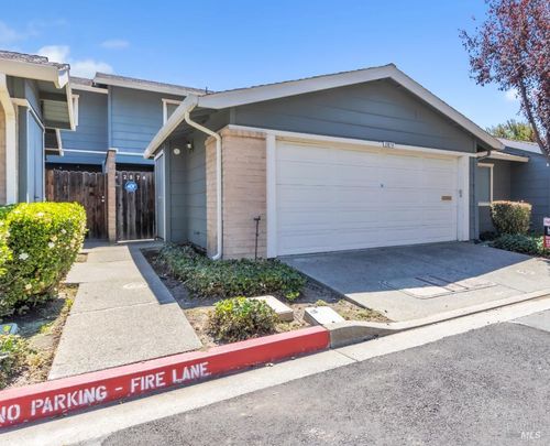 2874 Sunshine Cir, Fairfield, CA, 94533-1259 | Card Image