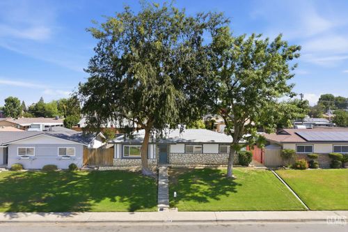3516 Cardinal Ave, Bakersfield, CA, 93306-1233 | Card Image