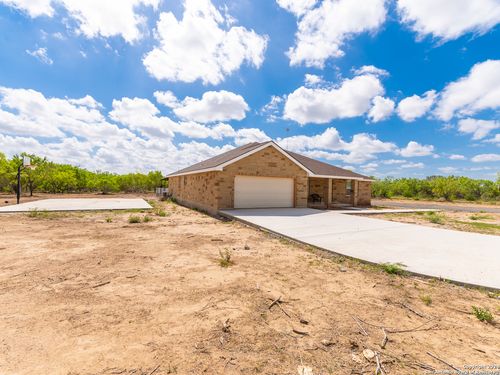 472 Cr 679, Natalia, TX, 78059 | Card Image