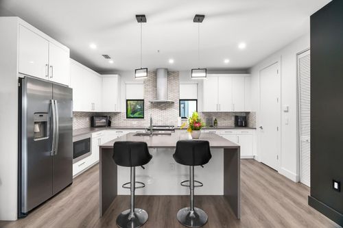 553-553 Ne 21st Ct, Wilton Manors, FL, 33305-2111 | Card Image