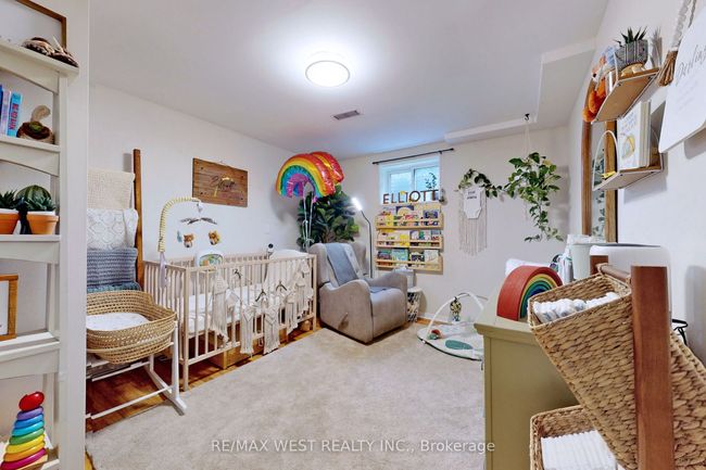 B - 39 Portland Cres, Home with 2 bedrooms, 3 bathrooms and 2 parking in Newmarket ON | Image 16
