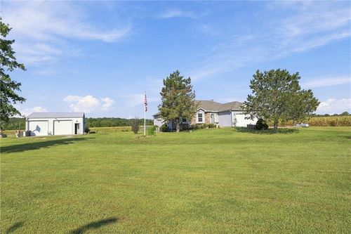 17363 247th St, Tonganoxie, KS, 66086-3287 | Card Image