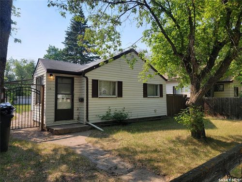 631 102nd St, North Battleford, SK, S9A1C9 | Card Image