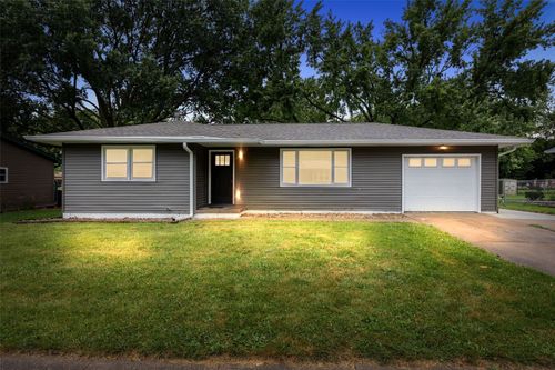 1917 California Ave, Iowa City, IA, 52240-5910 | Card Image