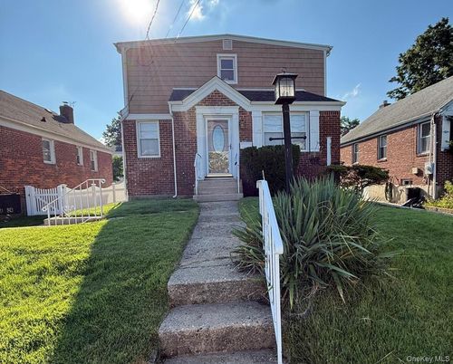 253 Kensington Rd, Garden City S, NY, 11530 | Card Image