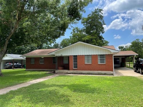 207 N 1st St, Thorndale, TX, 76577-2764 | Card Image