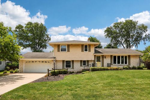 13425 W Old Oak Ln, New Berlin, WI, 53151-2531 | Card Image