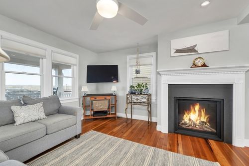 713 Ocean Blvd, Hampton, NH, 03842-4300 | Card Image