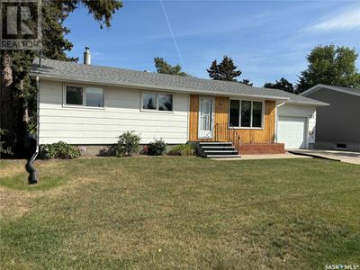 121 Gladstone Ave S, House other with 4 bedrooms, 2 bathrooms and null parking in Yorkton SK | Image 2