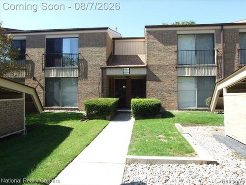 18340 University Park Dr, Livonia, MI, 48152-2628 | Card Image