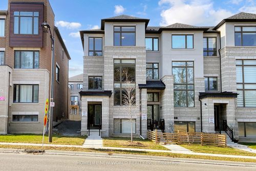 18 Bennington Rd, Newmarket, ON, L3X0M8 | Card Image