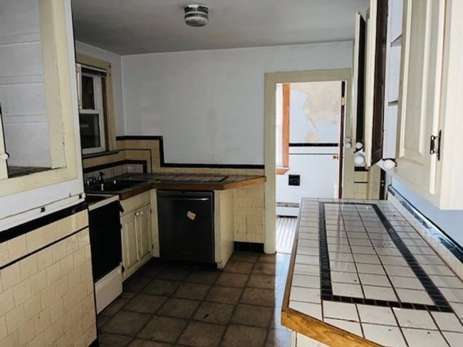 33 Murray St, House other with 3 bedrooms, 2 bathrooms and 4 parking in Providence RI | Image 5