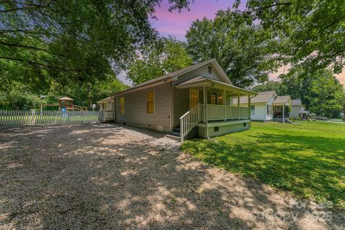 909 Lakeview St, Kannapolis, NC, 28083-6341 | Card Image