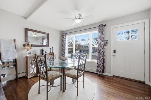 205 Oak St, Patchogue, NY, 11772-2928 | Card Image