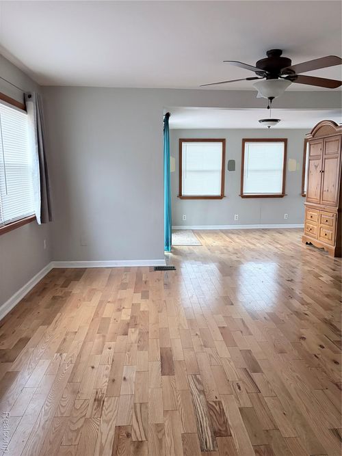 3591 Richmond St, Waterford, MI, 48328-1423 | Card Image