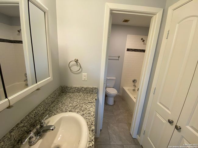 102 - 527 S Olive St, Home with 3 bedrooms, 3 bathrooms and null parking in San Antonio TX | Image 8