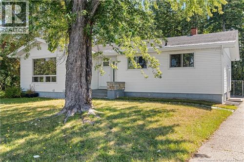 1235 Vanier Blvd, Bathurst, NB, E2A3N6 | Card Image