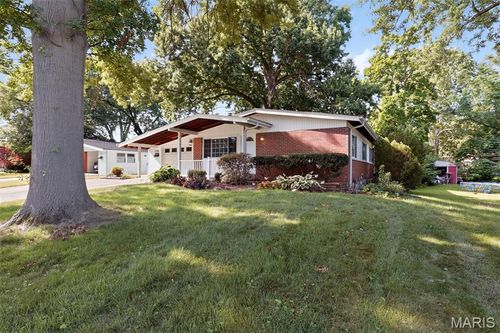 2560 Suffolk Pl, Florissant, MO, 63033-3630 | Card Image