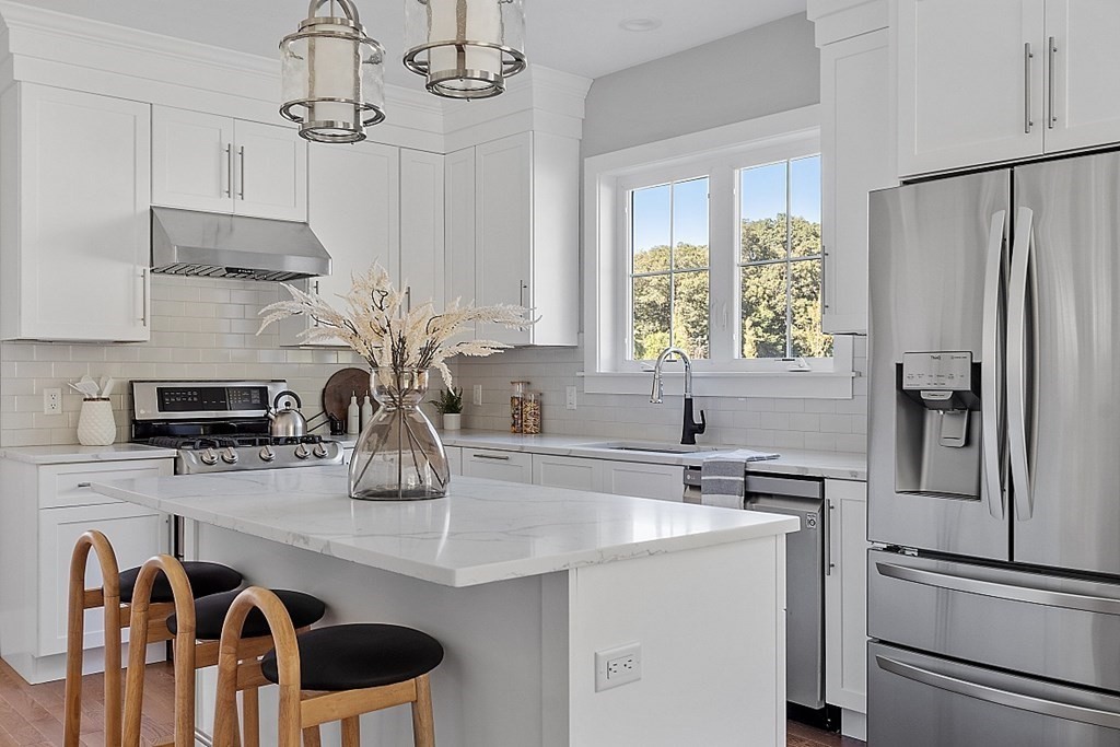 Pebble Cir, Bellingham, MA 02019