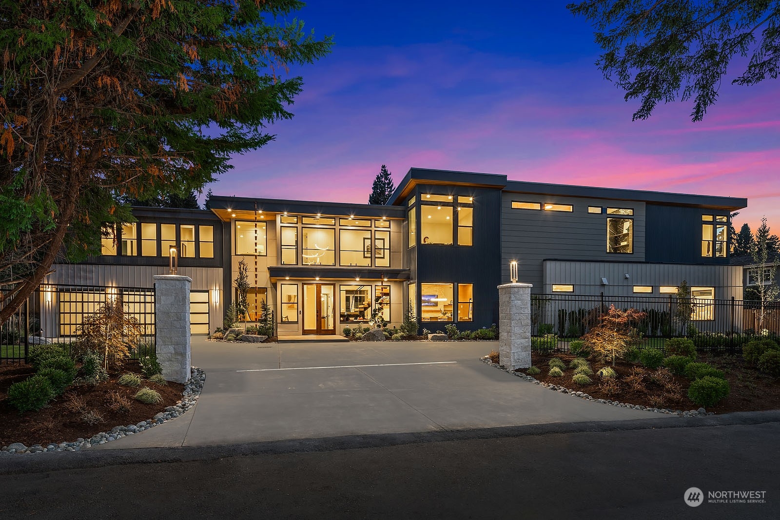 28th St, Clyde Hill, WA 98004