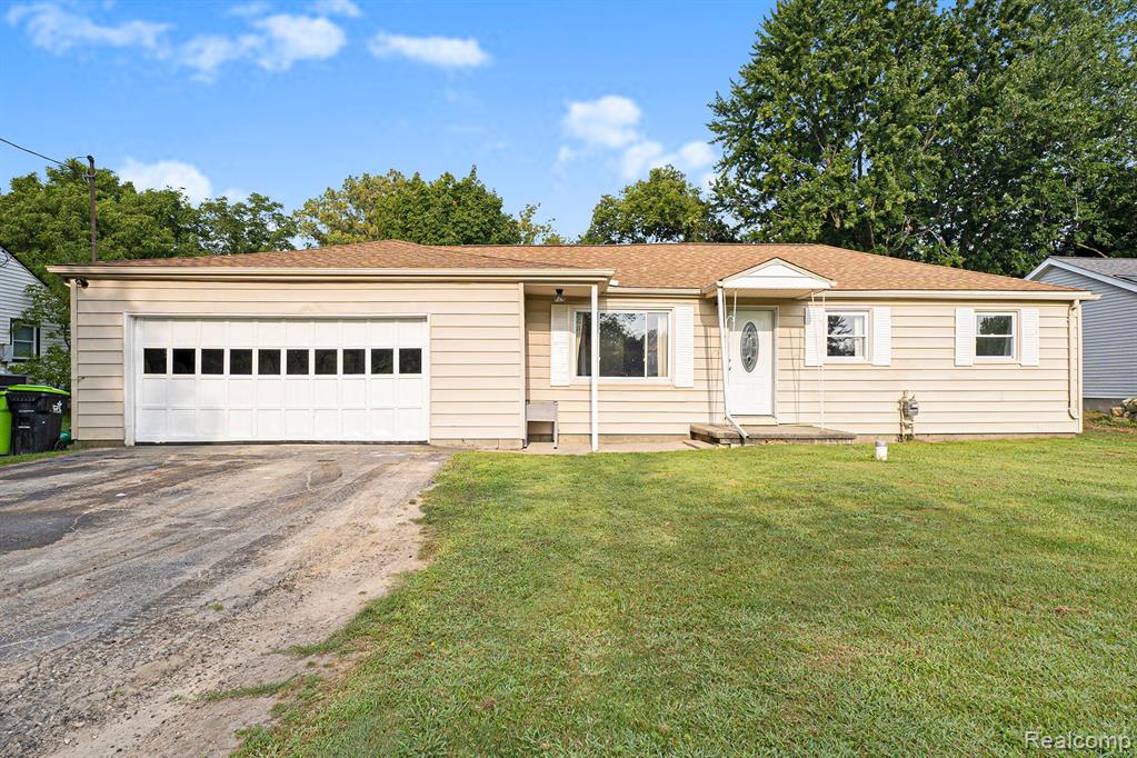 Eddy Lake Rd, Fenton, MI 48430