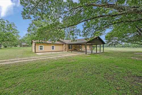 835 Jones St, Smithville, TX, 78957-5236 | Card Image